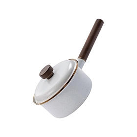 Barebones Living Enamel Saucepan Eggshell: BK-BARE396